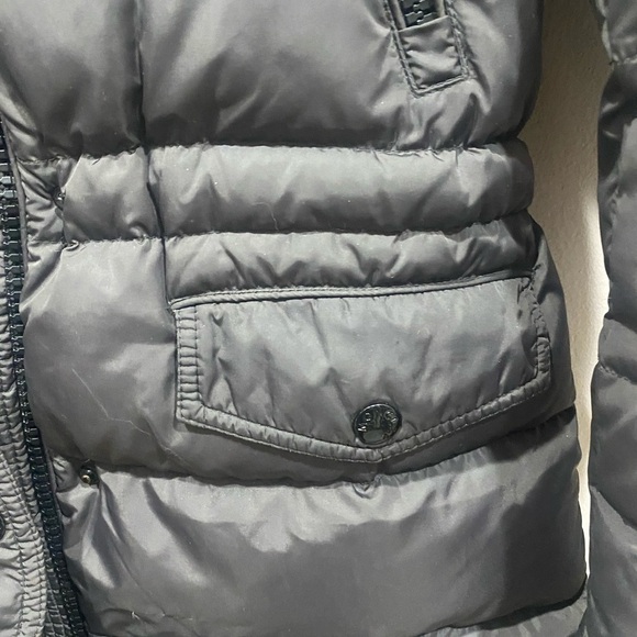 Moncler women’s puffer jacket - Picture 4 of 16